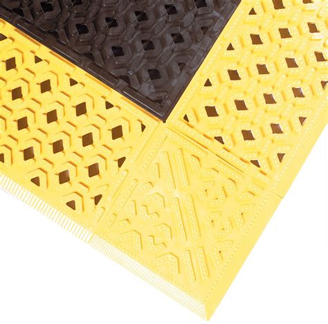 NoTrax PVC Vinyl 520 Cushion-Lok Anti-Fatigue Drainage Mat, for Wet Areas, 30" Width x 60" Length x 7/8" Thickness, Black/Yellow